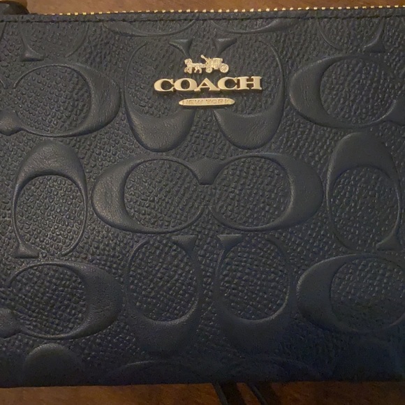 Coach Embossed Leather purse - Picture 3 of 6